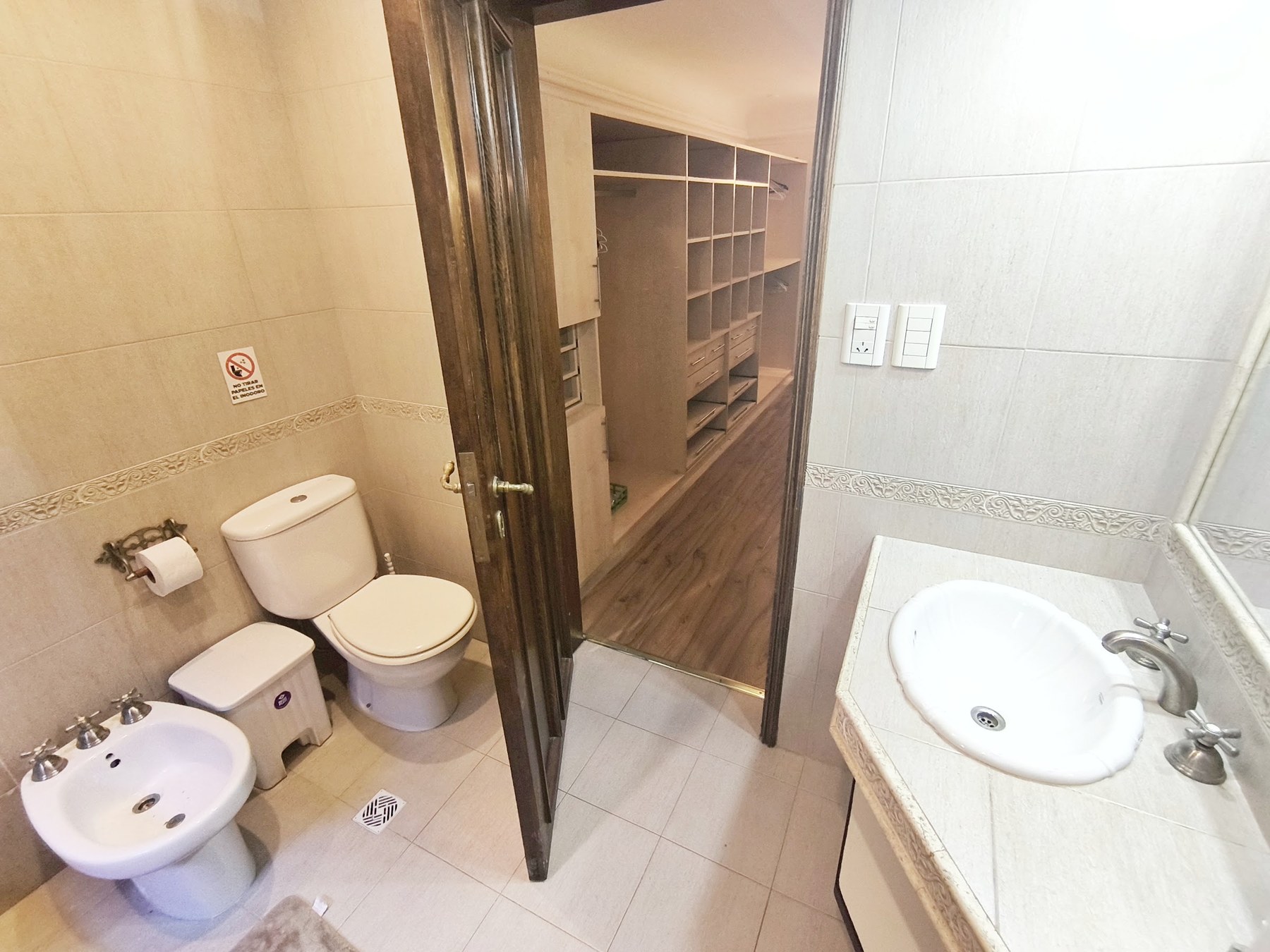 Room 307 · Split level — photo 5