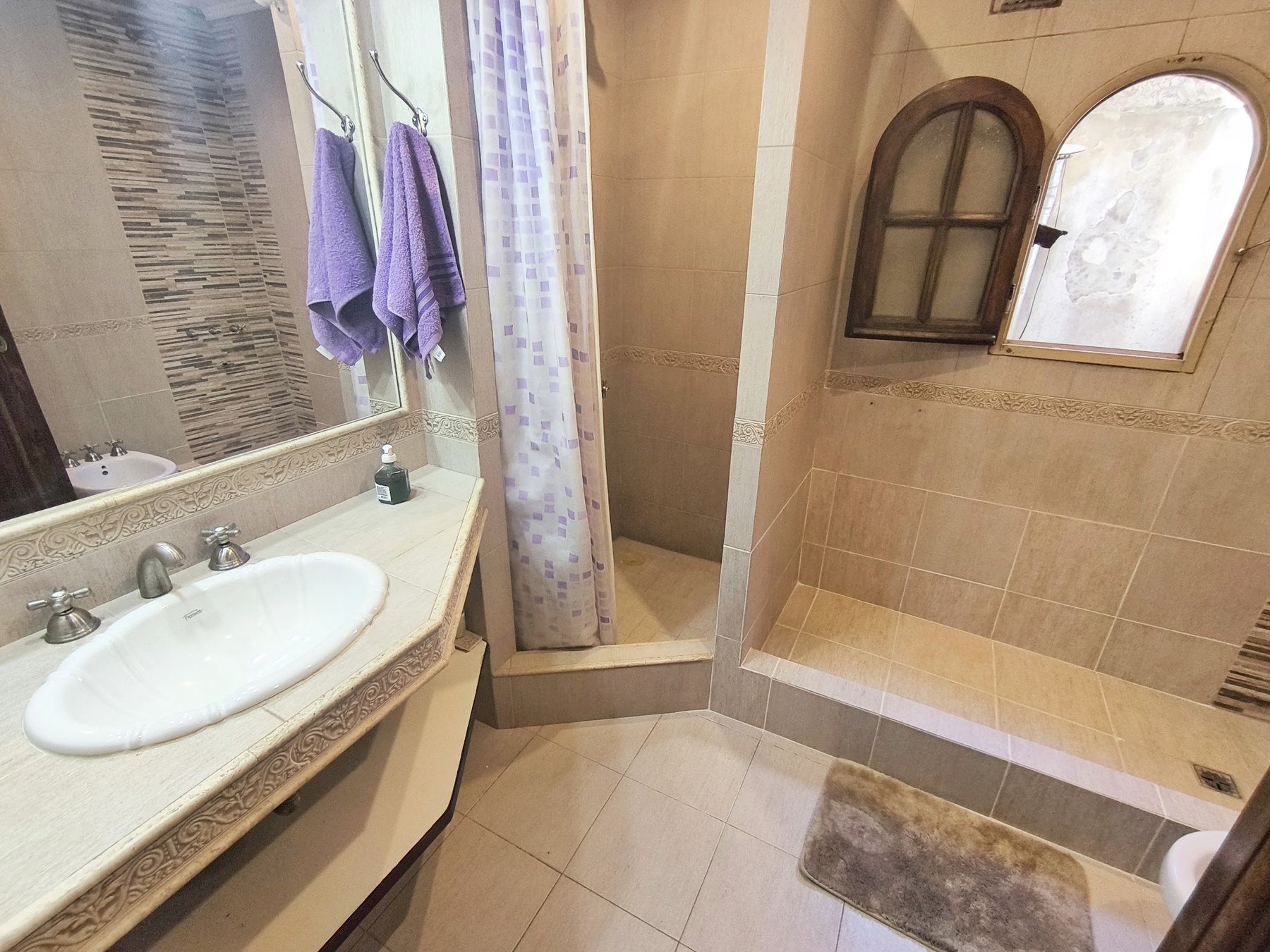 Room 307 · Split level — photo 6
